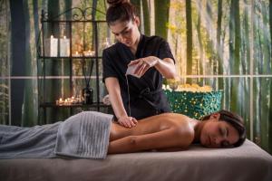 a woman getting her hair cut by a massage therapist at Hotel Helvetia Thermal SPA 4s in Porretta Terme
