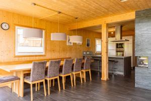 Kuchyňa alebo kuchynka v ubytovaní Kreischberg Chalets by ALPS RESORTS