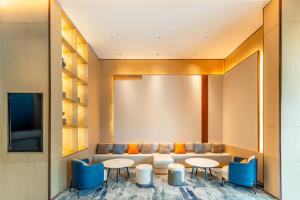 a waiting room with two tables and a couch at Holiday Inn Express Binzhou City Center by IHG in Binzhou