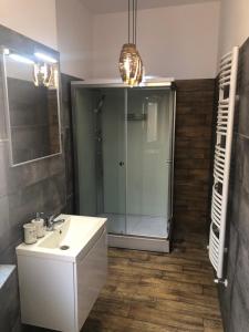 Kúpeľňa v ubytovaní Budapest Lighthouse Apartment + 12 fotografií