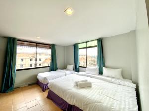 Postel nebo postele na pokoji v ubytování Minotel Patong