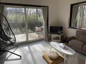 a living room with a view of a balcony at リサの家 in Nasu-yumoto