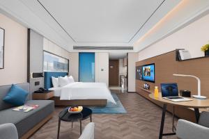 TV o dispositivi per l'intrattenimento presso Hampton By Hilton Shenzhen Futian Mangrove Park Apartments