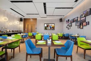 Area soggiorno di Hampton By Hilton Shenzhen Futian Mangrove Park Apartments