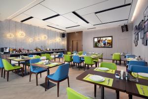 Area soggiorno di Hampton By Hilton Shenzhen Futian Mangrove Park Apartments