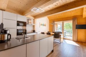 Kuchyňa alebo kuchynka v ubytovaní Kreischberg Chalets by ALPS RESORTS