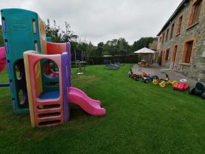Laste mänguala majutusasutuses Bastogne Maison de vacances avec sauna