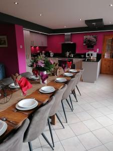 Kuchyň nebo kuchyňský kout v ubytování Bastogne Maison de vacances avec sauna