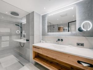 Łazienka w obiekcie Gourmet & Wine Hotel Austria - 4 Sterne superior