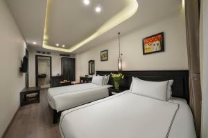 Postel nebo postele na pokoji v ubytování SQ Hang Gai hotel & Spa