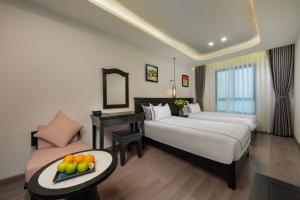 Postel nebo postele na pokoji v ubytování SQ Hang Gai hotel & Spa