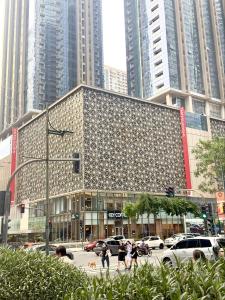 a building with a patterned facade in a city at Cozy 1BR Condo with Uptown Mall View - BGC Zen Suite in Manila