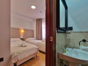 Ένα ή περισσότερα κρεβάτια σε δωμάτιο στο HOSTAL HS CEHEGIN