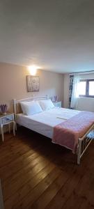 A bed or beds in a room at Arhontiko Katerina Spili