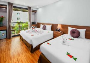 Postel nebo postele na pokoji v ubytování Family Hanoi Hotel