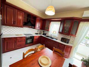 Gallery image of Sunny and Spacious Luxury House in Pyrgetós