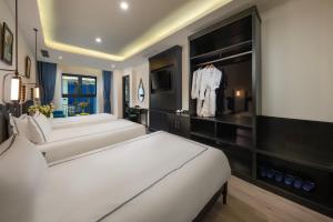 Postel nebo postele na pokoji v ubytování SQ Hang Gai hotel & Spa