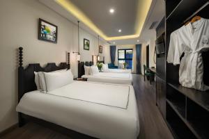 Postel nebo postele na pokoji v ubytování SQ Hang Gai hotel & Spa