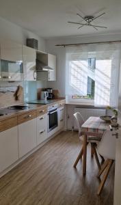 Kuchyň nebo kuchyňský kout v ubytování Ferienwohnung Sendelbeck