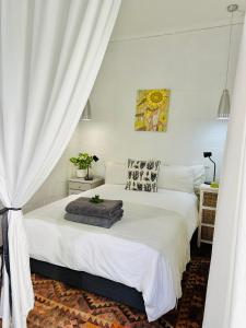 Ένα ή περισσότερα κρεβάτια σε δωμάτιο στο Agapanthus garden cottage