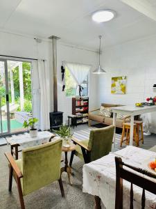 Χώρος καθιστικού στο Agapanthus garden cottage +27 φωτογραφίες