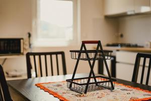 a black wire stand on a table in a kitchen at Casa da Vira - Alojamento Local in Arcos de Valdevez