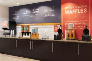 Hampton by Hilton Shelton的咖啡和沏茶工具