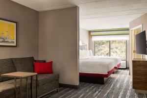 Hampton by Hilton Shelton客房内的一张或多张床位