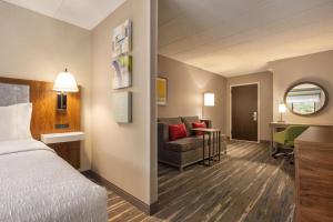 Hampton by Hilton Shelton客房内的一张或多张床位