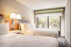 Hampton by Hilton Shelton客房内的一张或多张床位