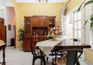 a kitchen with a table with a vase of flowers on it at Emblematic House in Santa Cruz de La Palma in Santa Cruz de la Palma