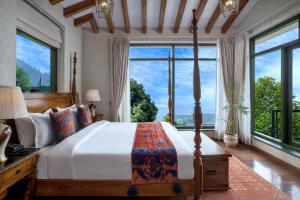 Postel nebo postele na pokoji v ubytování Larisa Resort, Mussoorie