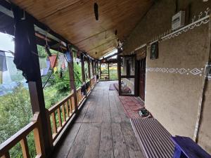 Balkon oz. terasa v nastanitvi C6manali