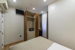 Μια τηλεόραση ή/και κέντρο ψυχαγωγίας στο Hostal Sun Gate +53 φωτογραφίες