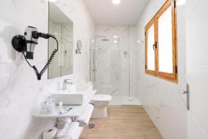 Un baño de Hotel Plaza Del Castillo
