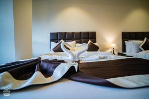 Ένα ή περισσότερα κρεβάτια σε δωμάτιο στο Hotel Mazong Crest