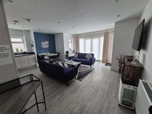 TV a/nebo společenská místnost v ubytování Luxury 2Bedroom - 2Bath - Prime location - Patio