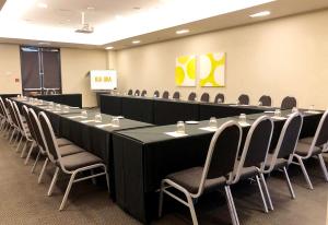 a conference room with a long table and chairs at Sudima Auckland Airport in Auckland