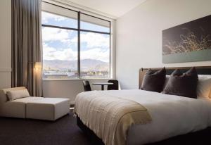 Sudima Queenstown Five Mile客房内的一张或多张床位