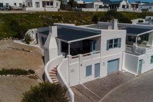 an aerial view of a white house with a driveway at C'est la Vie in Paternoster