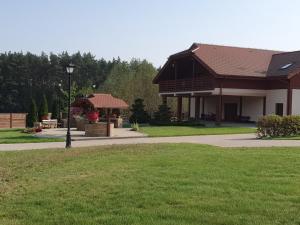 Vonkajšia záhrada v ubytovaní Stajnia Kruki