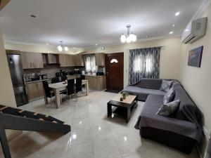 A kitchen or kitchenette at Silver Pearl Apartment