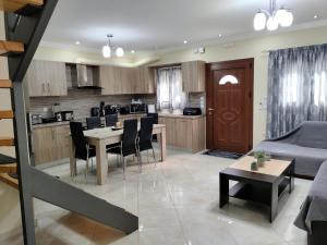 A kitchen or kitchenette at Silver Pearl Apartment