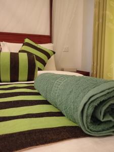 Postel nebo postele na pokoji v ubytování Rich Grove Inn