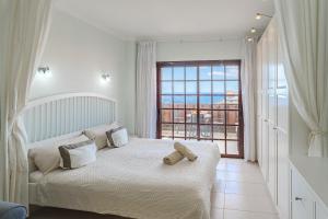 En eller flere senge i et værelse på Studio over the ocean