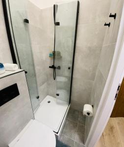 Łazienka w obiekcie MINI Chrobrego przy plaży z Loggia