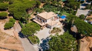 an aerial view of a house with a swimming pool at Luxuosa moradia V5 em Quarteira - Greice Homes in Quarteira