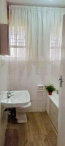 Koupelna v ubytování Modern Apartment in Avenues Harare