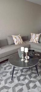 Posezení v ubytování Modern Apartment in Avenues Harare