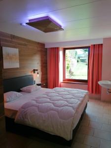Postel nebo postele na pokoji v ubytování Bastogne Maison de vacances avec sauna